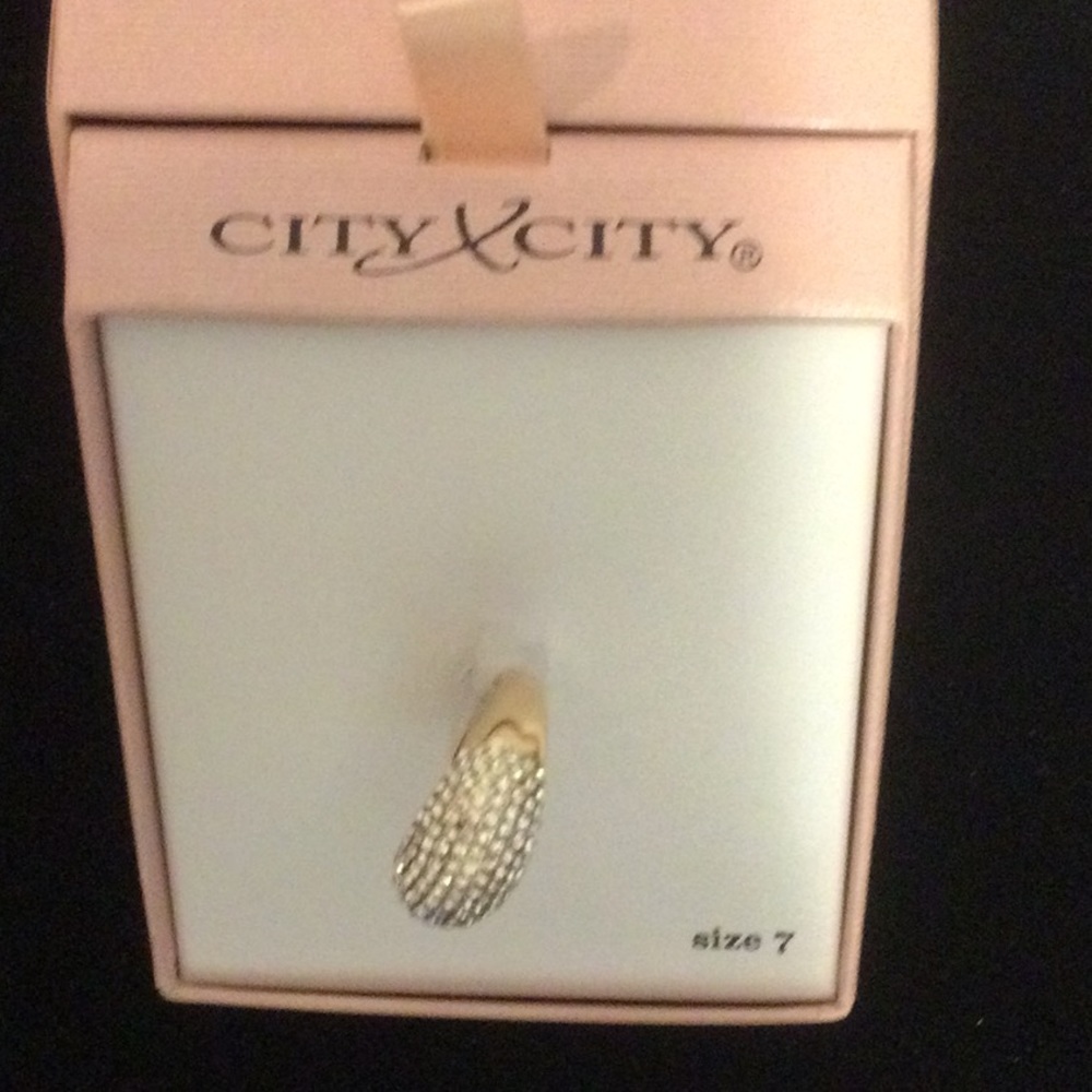❤️PRETTY CRYSTALS RING❤️ - Picture 5 of 7